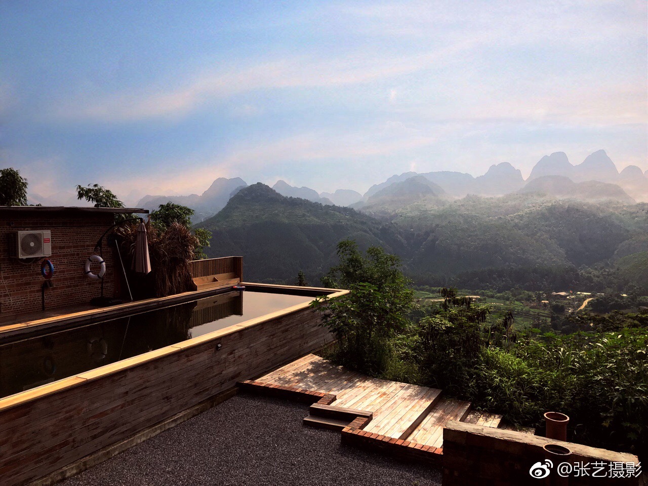 想不到广东英德还有这么一间座落在山顶云端的美丽民宿