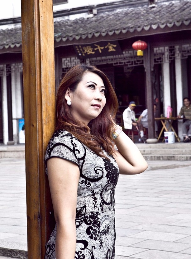 扑面而来的美熟女魅力不减当年