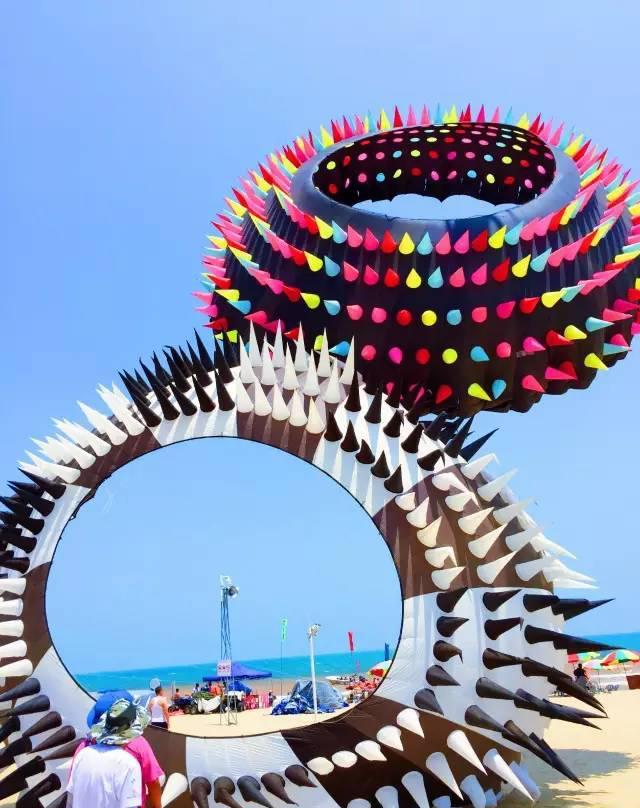 太精彩!昨天茂名中国第一滩上千只风筝太逆天了!