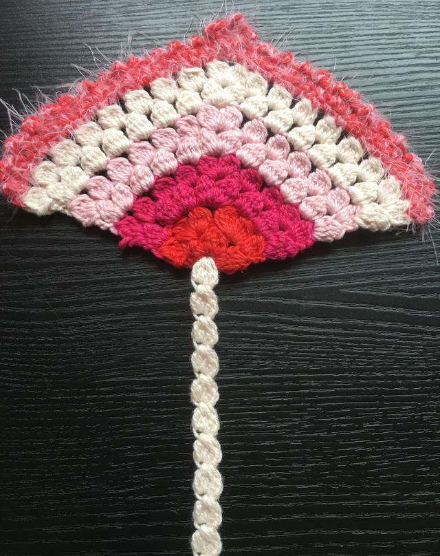 钩针编织漂亮的羽毛书签有教程