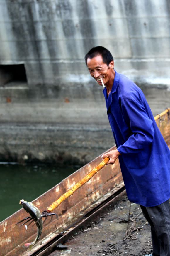 叉鱼既充满刺激又快乐着也考验着人的智慧