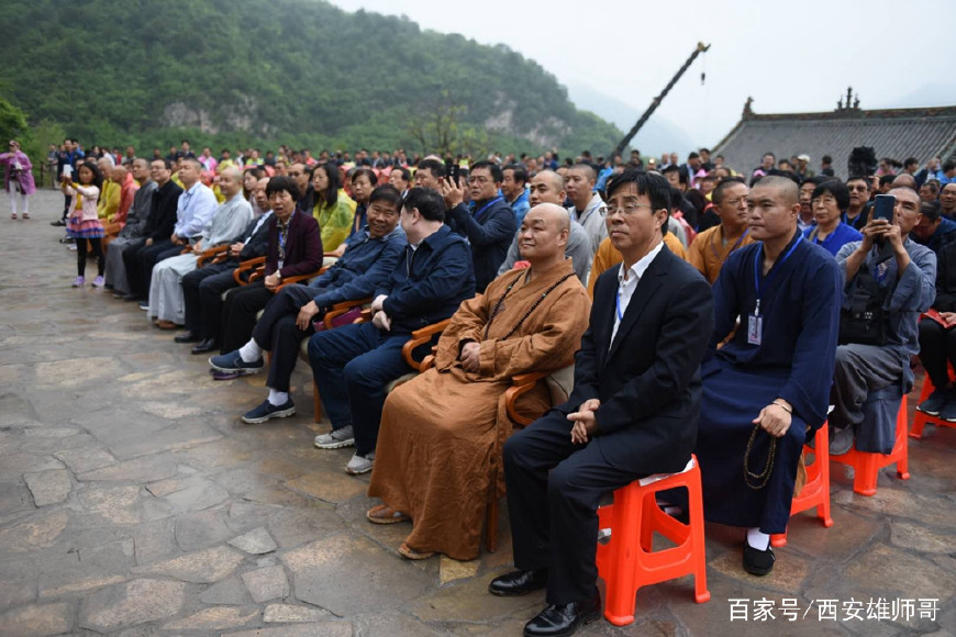 最后,悟宣法师代表多宝灵岩禅寺对今后寺庙的管理与佛事活动表明了