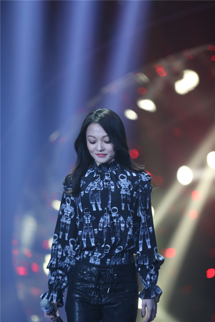 张韶涵这是一个致命打击,她沉寂了多年,直到今年在歌手舞台上再度复出