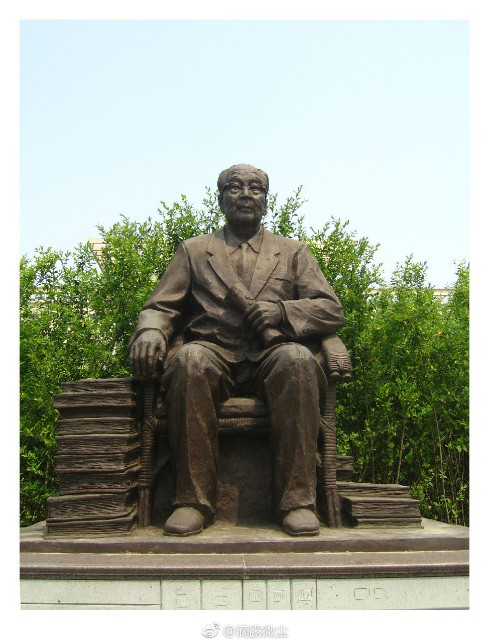 1996年11月2日中国科技大学老校长严济慈教授逝世享年96岁