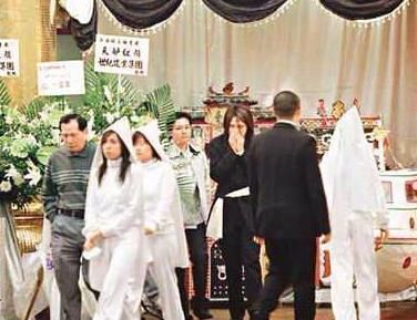 黄家驹去世她为其守夜,却一直不被黄家人待见|黄家驹|林楚麒|前女友