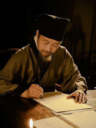 古时候近视了怎么办,挑灯夜读的莘莘学子有一个神器