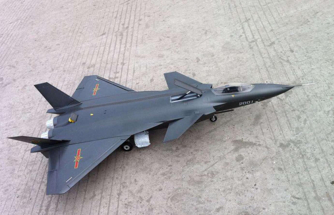 歼20隐身战机装备光电瞄准系统能够精确打击目标