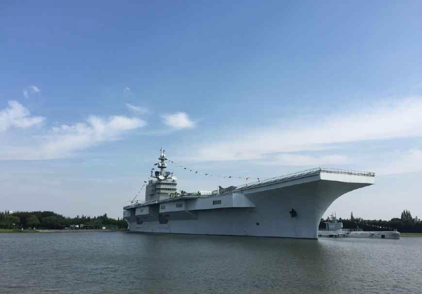 中海航母,在我国滨州中海国家水利风景区.