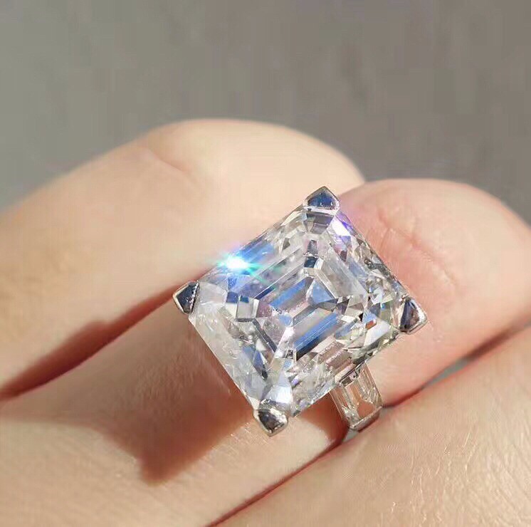 10克拉钻戒是一个什么样的体验,感觉不要太美好__财经头条