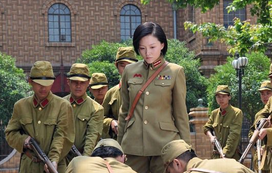 甄妮黄海冰王奎荣苏瑾主演的杀狼花主要讲的什么
