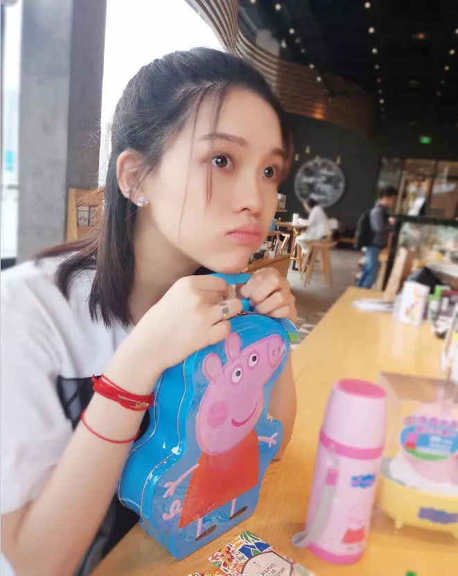 淡出娱乐圈仍活得精彩,现26岁美得认不出