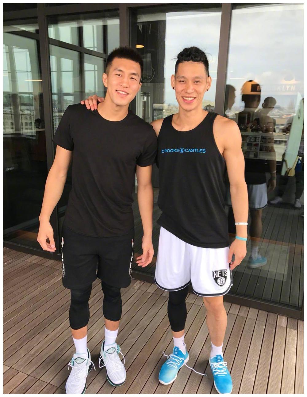 要知道,在这个夏天,林书豪与郭艾伦,丁彦雨航互动频繁,一起训练,三人