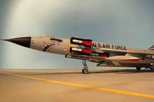 颠覆常识!国外设计师奇思妙想,把导弹挂战机上方,你怕不怕?