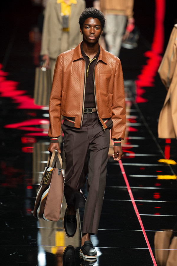 探索fendi 的暗黑面,一场叛逆,复古又摩登的fendi 2019春夏系列男