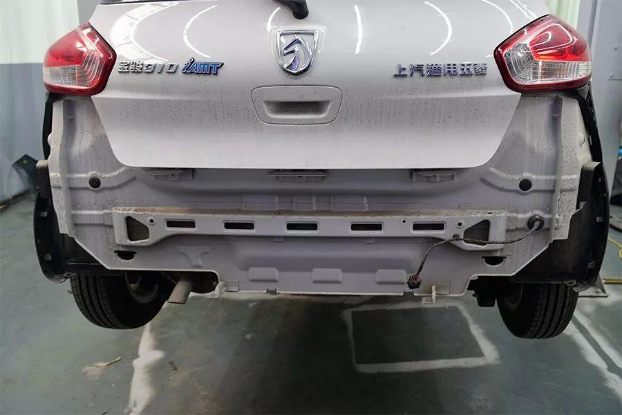 破纪录了!前防撞梁最薄,无后防撞梁,宝骏310倒数第一!