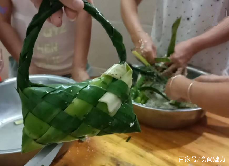 用一种带刺的叶子包出来的粽子吃过后其它粽子都是浮云