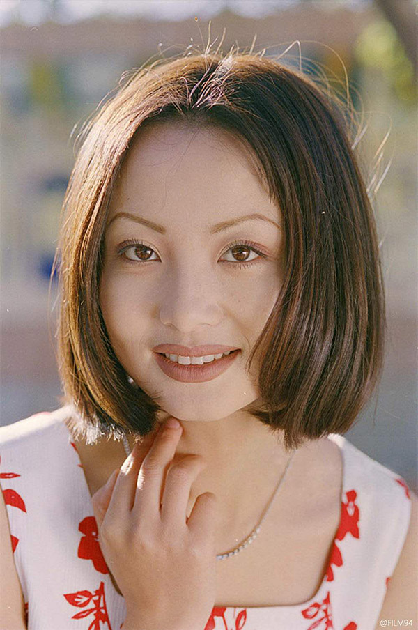 袁立晒黄金一代青涩照片,颜值碾压正当红女星,网友:图4最美