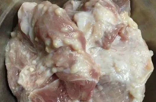 不过小编还是劝大家,最好不要吃猪脖子的好,千万不要听一些偏方以为猪