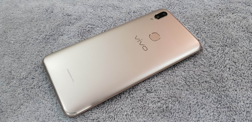 vivo v9真机上手照:骁龙626 接近90%屏占比__财经头条