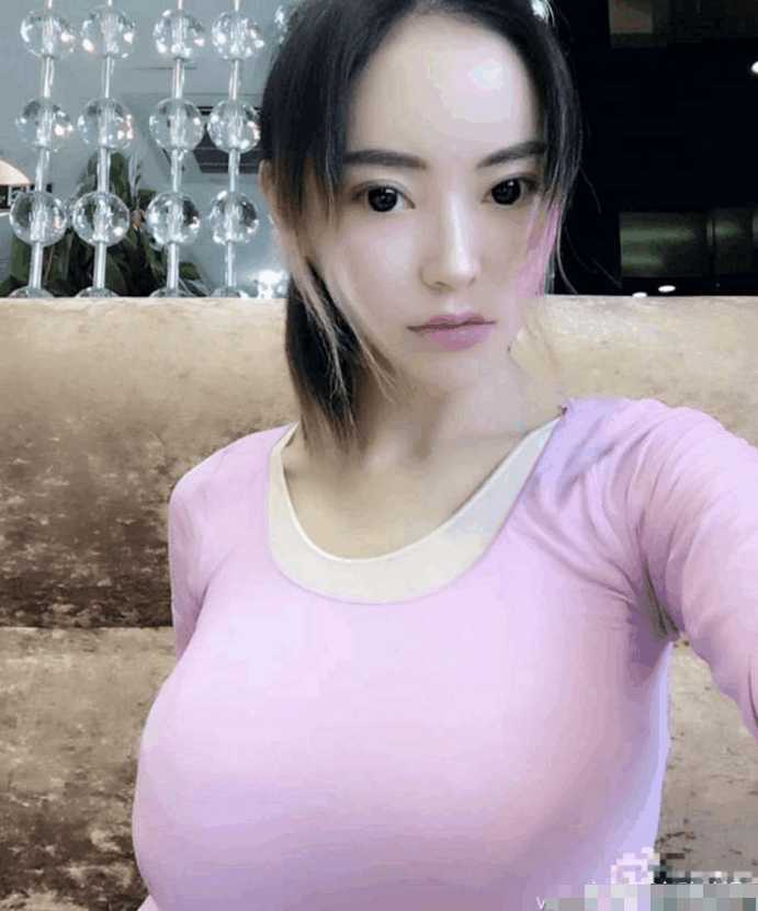 "胸有乾坤"的女明星完爆杨幂和柳岩.网友: 她第一我服!