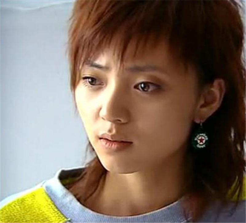 《蓝狐》这部剧基本是围绕这三个女孩展开的故事,给我们印象最深刻的