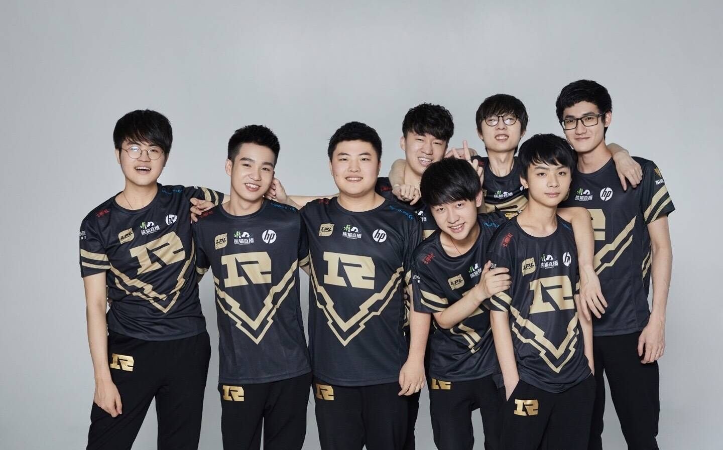 lol:rng今日首发阵容公布,网友:现任adc和前任adc的对决!