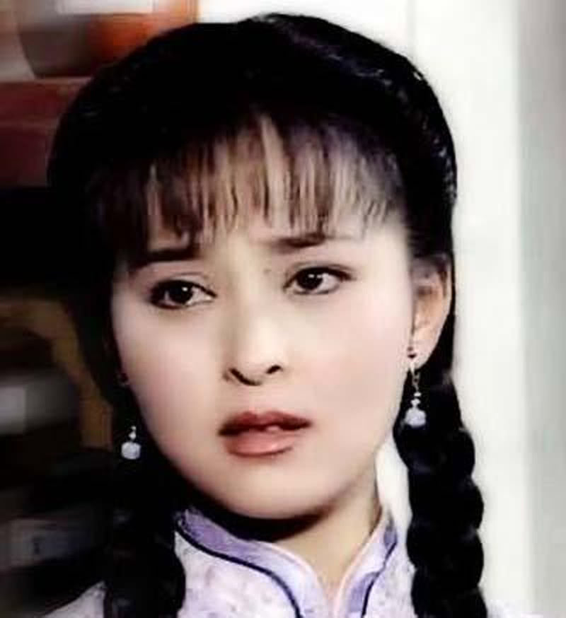 被遗忘的女演员被柯蓝抢老公后独自养8岁儿子今16岁儿子很帅