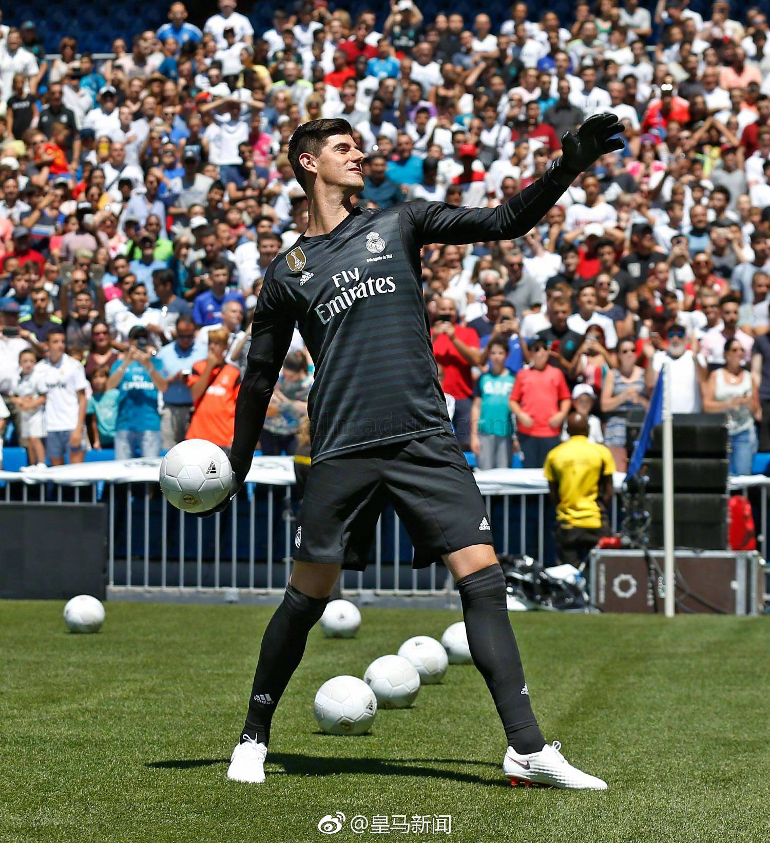 库尔图瓦第一次以皇马球员身份亮相伯纳乌球场