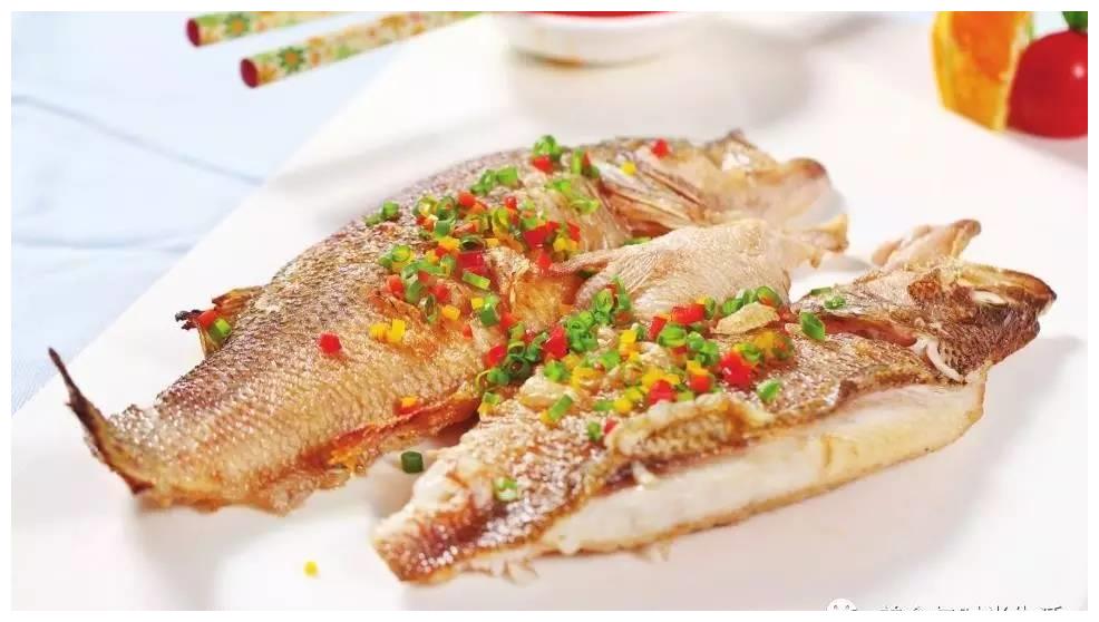 香煎鲈鱼 煎制的鲈鱼肉香味美, 色泽诱人,简单易做快来学学