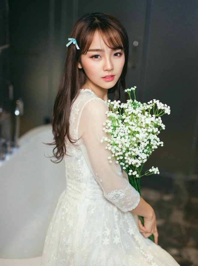 室内人像摄影:清纯甜美少女的可爱写真集