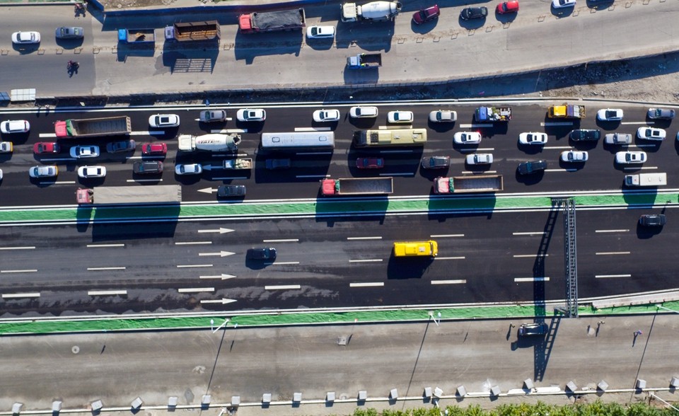 长春南四环下穿临河街隧道开通 一侧交通拥堵