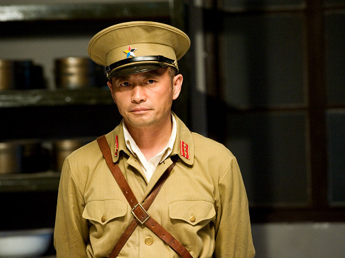 丁志诚自身演技也很不错,所以多年来在《火线》《智者无敌》《杀尽