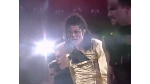 迈克尔杰克逊高音处的撕裂音 达到了最顶级的效果