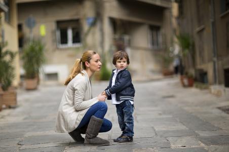蹲下来和孩子交流,或许你会发现,孩子长大了!