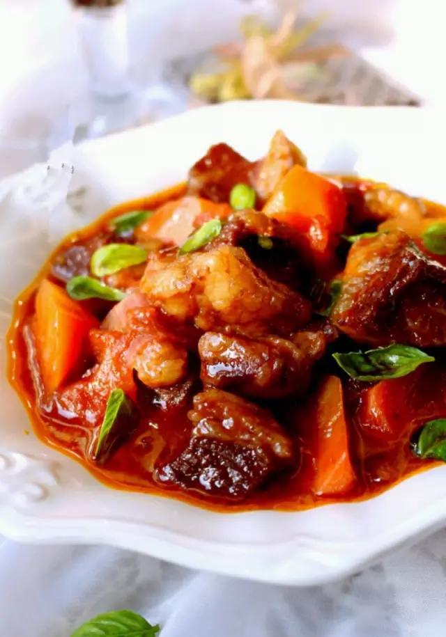 西红柿炖牛腩的做法