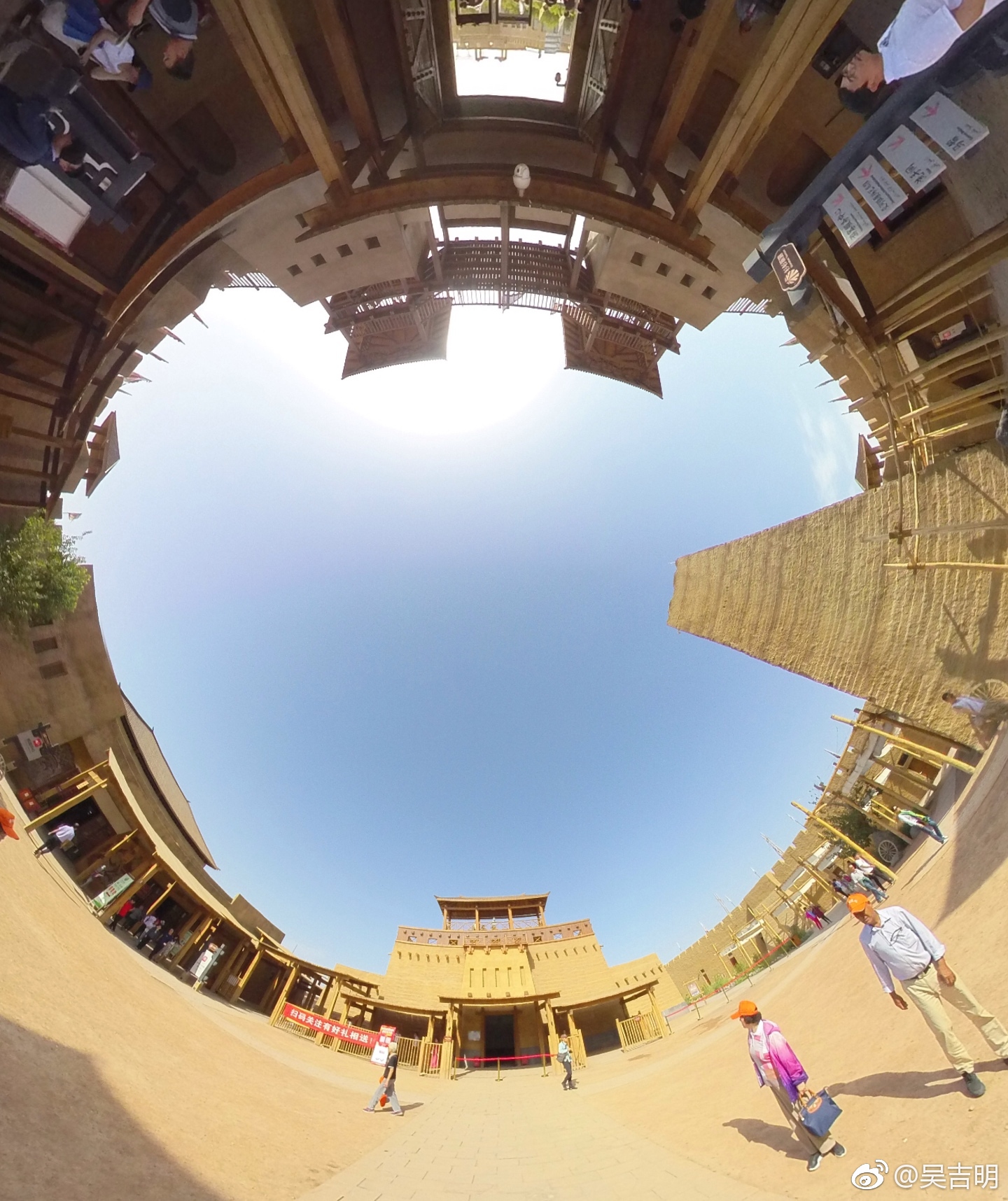 中国新疆 鸟瞰中坎儿井颇为震撼,令人印象深刻