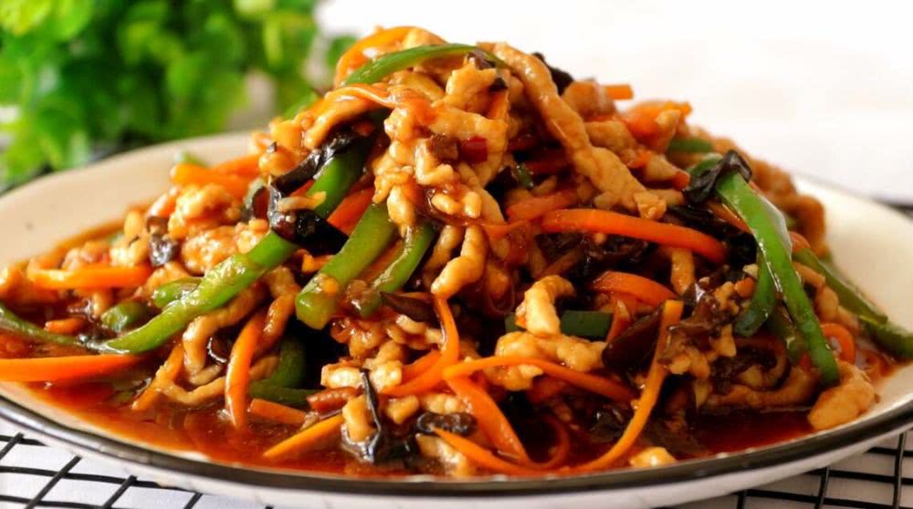 这是鱼香肉丝最简单的做法肉丝嫩滑特别下饭两碗米饭不够吃