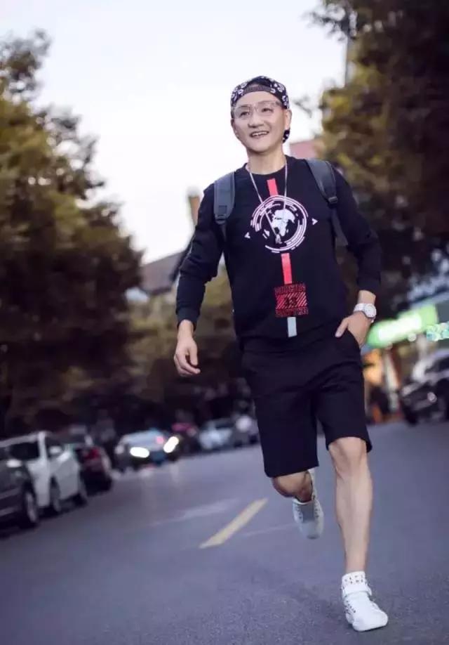 ▼66岁活得最赚的胡海▼40岁的萧潇从没一刻停止过学习和健身的▼42岁