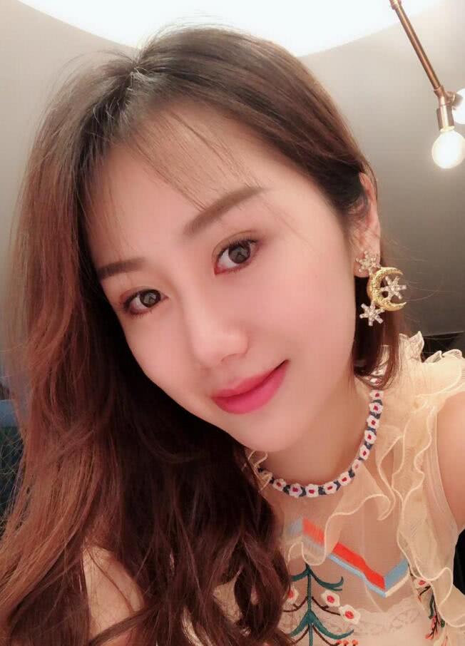 孙悦为爱妻庆生送亲吻 陈露生二胎仍是不老女神