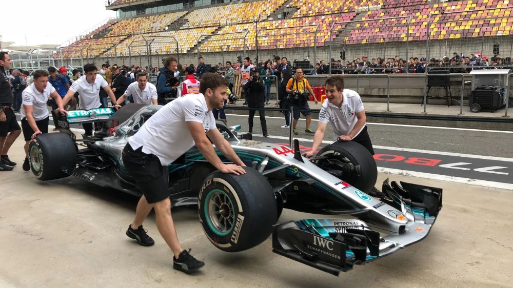 你知道F1赛车用什么标号的机油吗？-新浪汽车