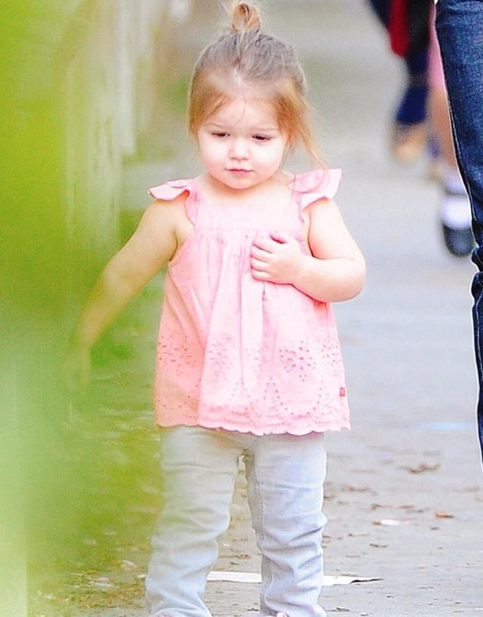 小七1岁时的萌样子像个天使小家伙看镜头非常乖巧可爱