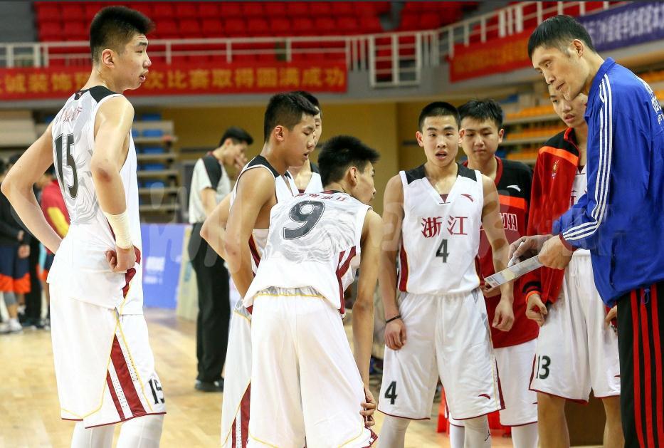 姚明负责防守2米16,30岁的浙江大中锋余乐平