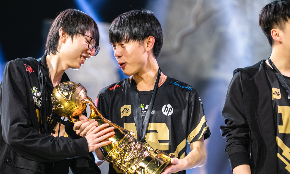 rng备战lol洲际赛,lpl英文解说:uzi还不是世界第一adc