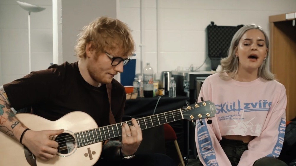 欧冠视频2018欧冠决赛开幕式上英国女歌手Du