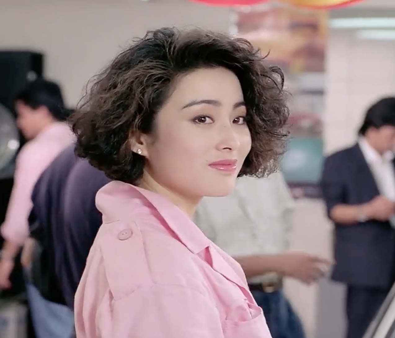 张敏在这部爱情喜剧中的形象最不性感但特别美