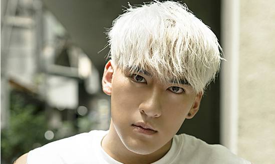 8岁出道,他与网红相恋3年,曾气得经纪人发飙,如今撞脸王力宏