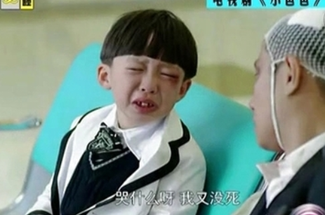 他是文章剧中的"儿子",13岁就拿到飞行执照,如今成帅气小伙儿