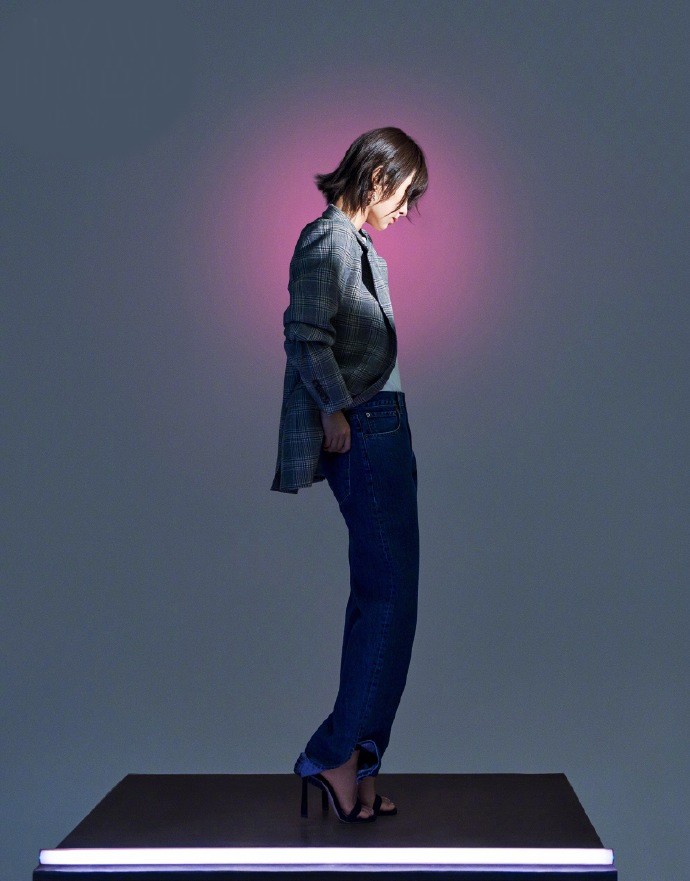 杨紫最新杂志封面大片 干脆利落,飒爽不羁,重回少女风!