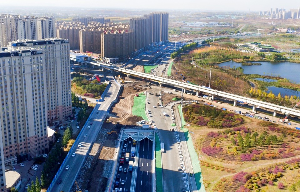 长春南四环下穿临河街隧道开通 一侧交通拥堵|生态广场|临河|四环