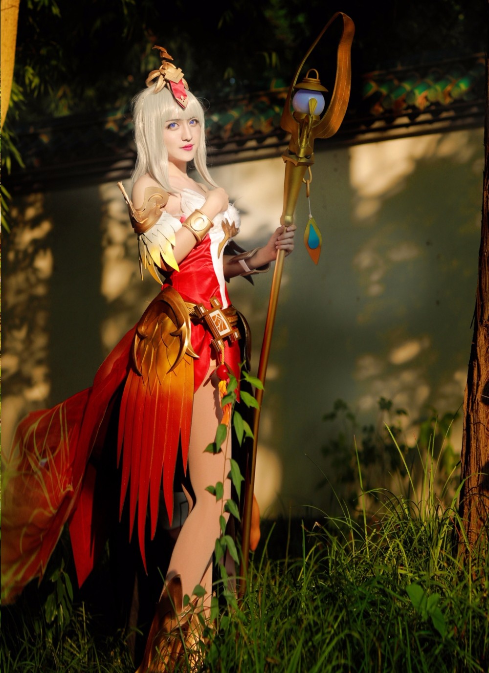 王者荣耀:王昭君凤凰于飞cosplay,你会想到是一位小哥哥么_新浪看点